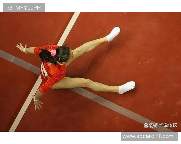 中国体操女队演练新难度动作，网友赞叹不已